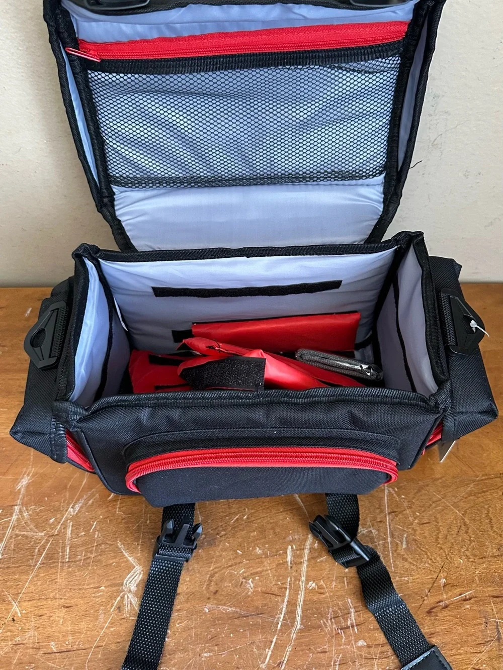 Focus Deluxe SLR Photo/Video Medium Camera Accessory Case w/Cleaning Kit &Cloth